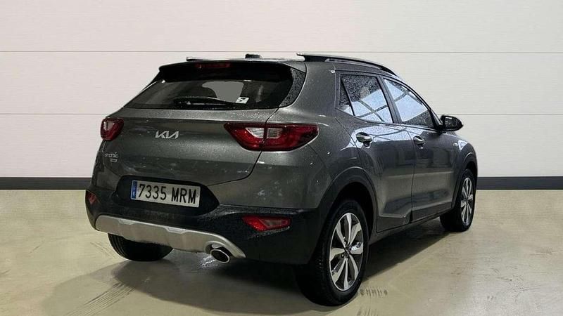 Usado Kia Stonic 101 CV (74 kW) 2024 Gris SUV