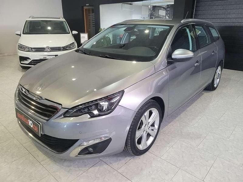 Usado Peugeot 308 SW Style 120 CV (88 kW) 2017 Plateado Familiar