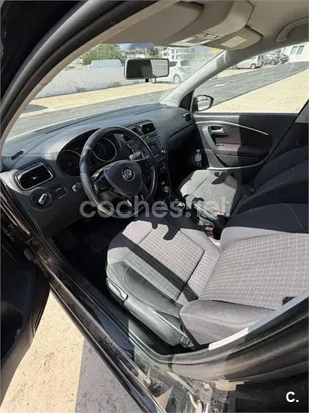 Usado VW Polo Advance 90 CV (66 kW) 2016 Negro Berlina