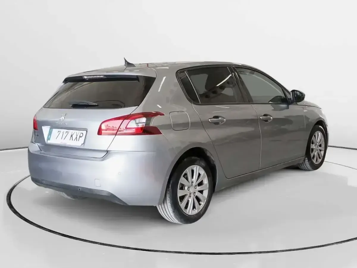 Usado Peugeot 308 Style 100 CV (73 kW) 2019 Gris Berlina