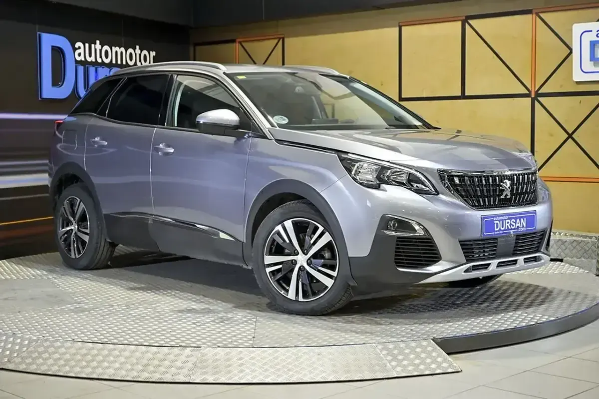 Usado Peugeot 3008 Allure 131 CV (96 kW) 2020 Gris SUV