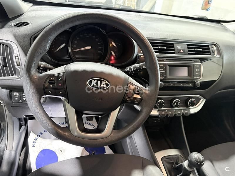 Usado Kia Rio 84 CV (61 kW) 2017 Negro Berlina