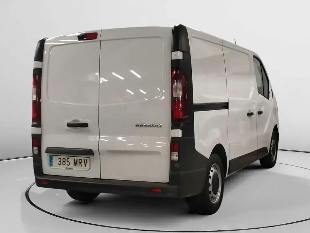 Usado Renault Trafic 131 CV (96 kW) 2024 Blanco Monovolumen