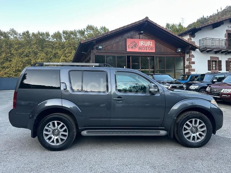 Gris / plata Usado 2010 Nissan Pathfinder SUV | 21.999 € (Un poco caro) - Imagen 1/4