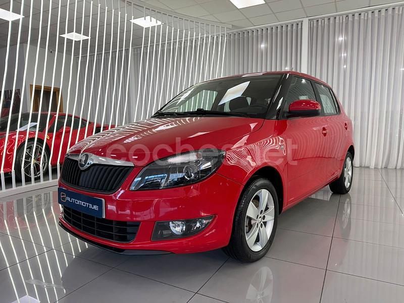 Rojo Usado 2015 Skoda Fabia Berlina | 6990 € (Precio justo) - Imagen 1/4
