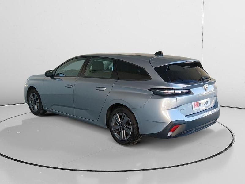 Usado Peugeot 308 Active 131 CV (96 kW) 2023 Gris Familiar