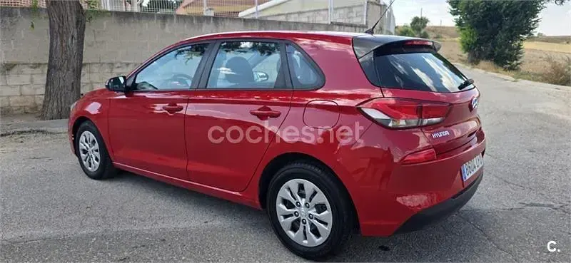 Usado Hyundai i30 95 CV (69 kW) 2020 Rojo Berlina