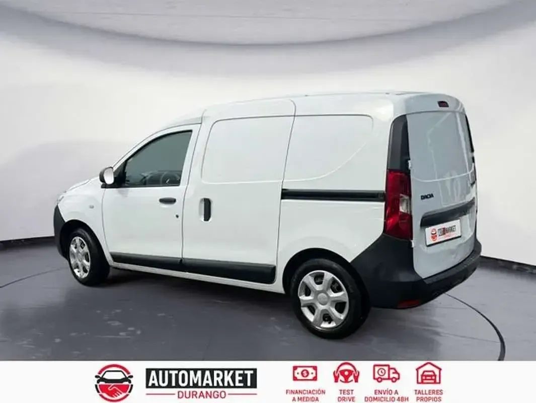 Usado Dacia Dokker Essentiel 102 CV (75 kW) 2021 Blanco Monovolumen