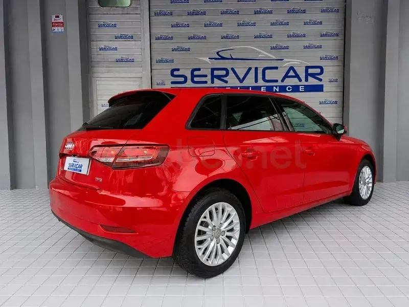 Usado Audi A3 116 CV (85 kW) 2017 Rojo Berlina