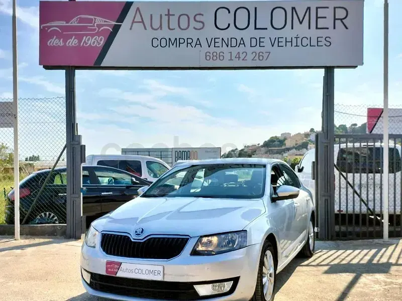 Usado Skoda Octavia Elegance 105 CV (77 kW) 2015 Gris / plata Familiar