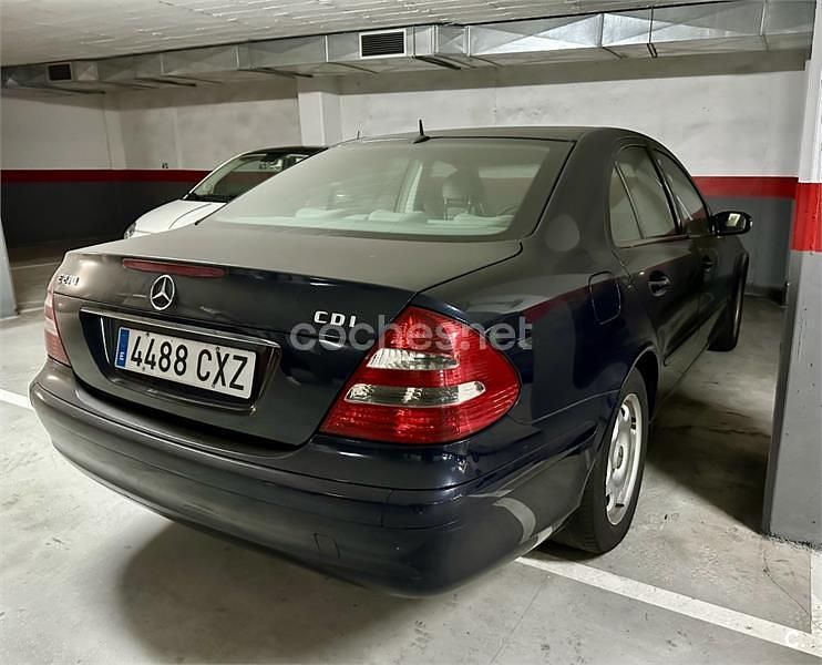 Usado Mercedes E270 Elegance 177 CV (130 kW) 2004 Azul Berlina