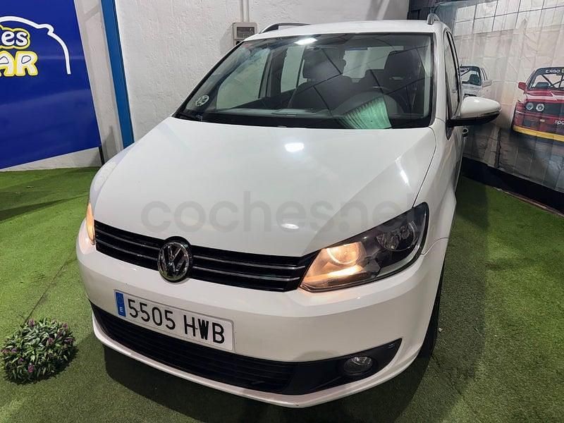 Usado VW Touran Advance 105 CV (77 kW) 2014 Blanco Monovolumen