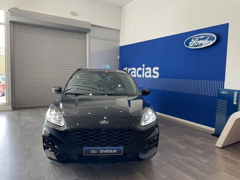 Negro Usado 2023 Ford Kuga ST-Line X SUV | 32.300 € (Un poco caro) - Imagen 1/4