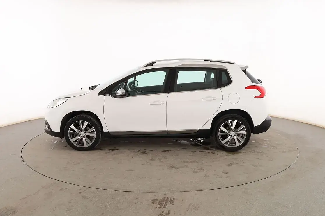 Usado Peugeot 2008 Allure 120 CV (88 kW) 2015 Blanco SUV