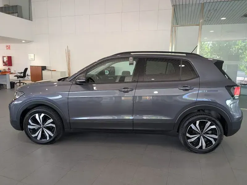 Usado VW T-Cross Life 116 CV (85 kW) 2024 Gris / plata SUV