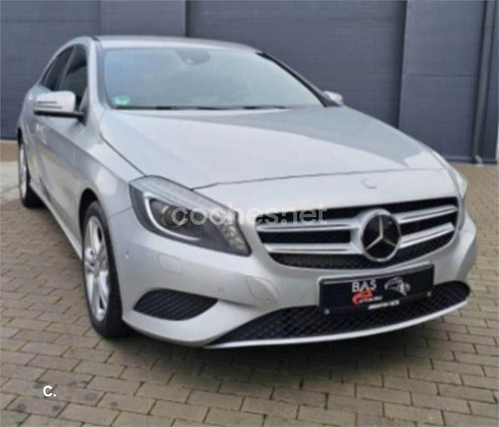 Usado Mercedes A200 Urban 156 CV (114 kW) 2013 Gris / plata Berlina