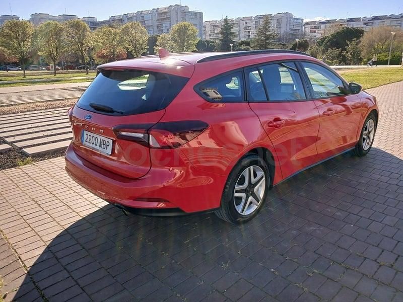 Usado Ford Focus Trend 120 CV (88 kW) 2023 Rojo Familiar