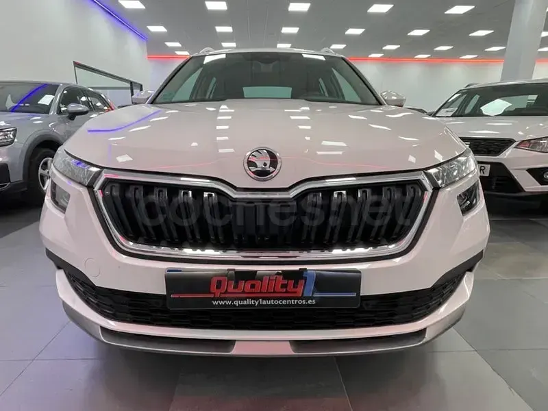 Usado Skoda Kamiq 110 CV (80 kW) 2022 Blanco SUV
