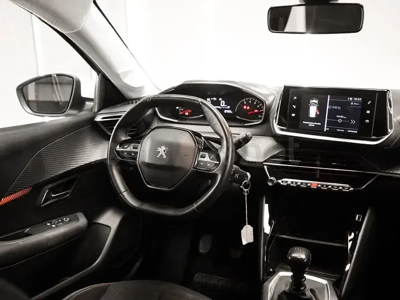 Usado Peugeot 208 Active 100 CV (73 kW) 2022 Blanco Utilitario