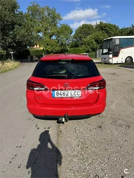 Usado Opel Astra Innovation 136 CV (100 kW) 2019 Rojo Familiar