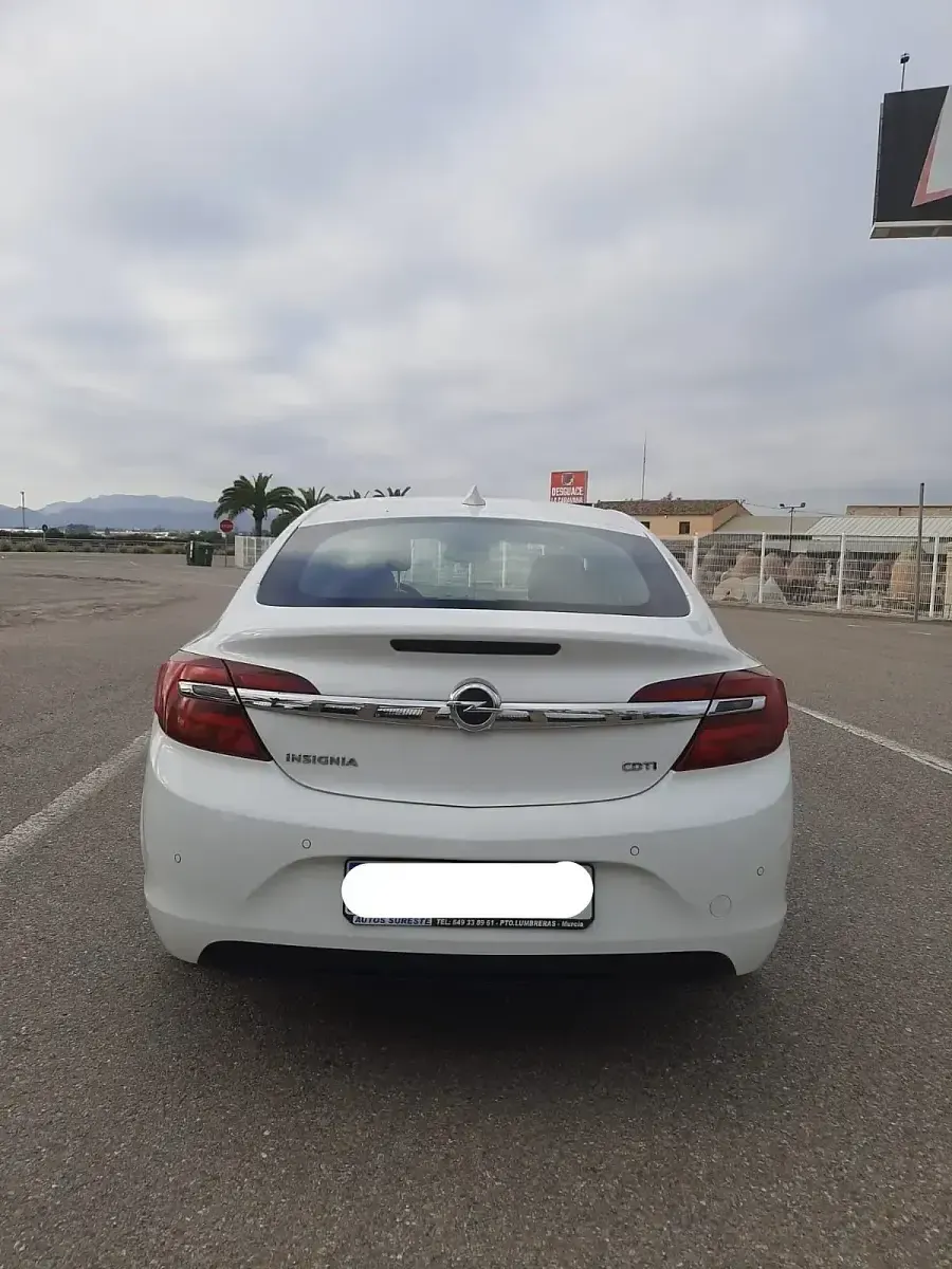 Usado Opel Insignia Business 136 CV (100 kW) 2017 Blanco Berlina