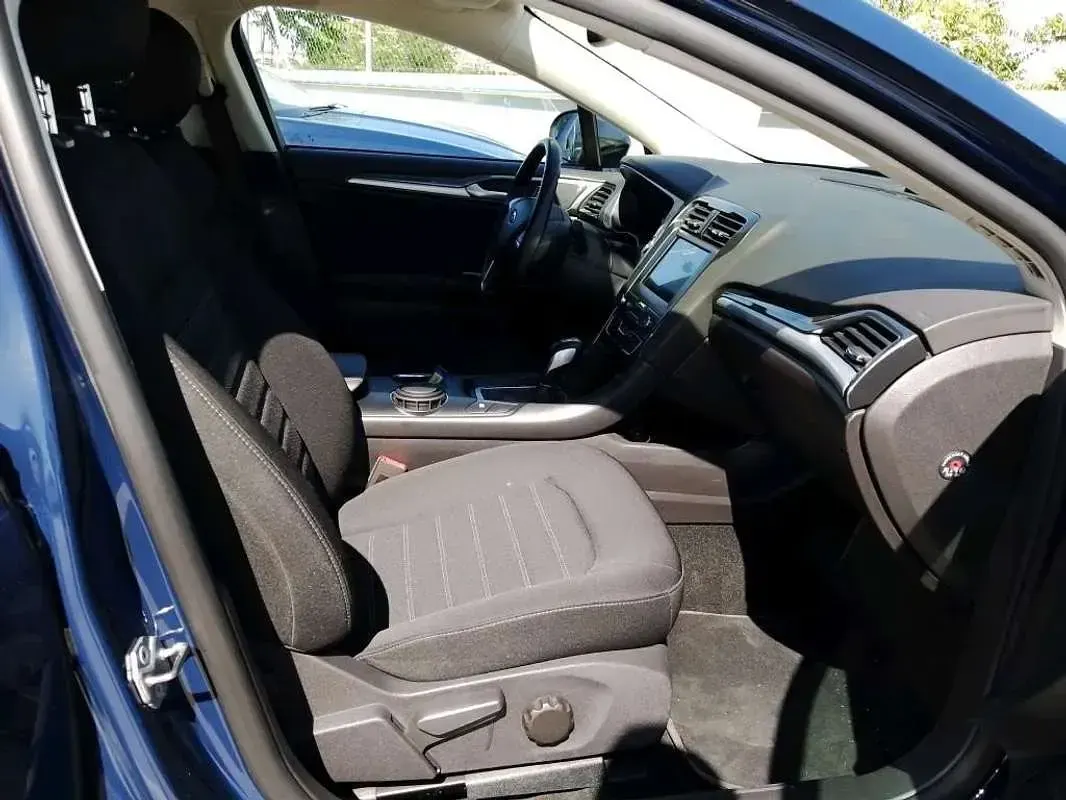 Usado Ford Mondeo Trend 187 CV (137 kW) 2021 Azul Berlina