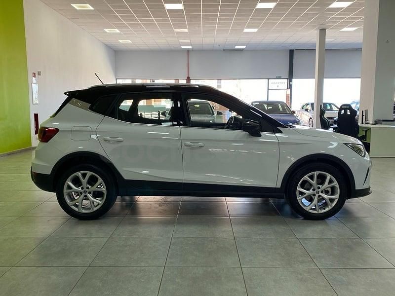 Usado Seat Arona FR 115 CV (84 kW) 2025 Blanco SUV