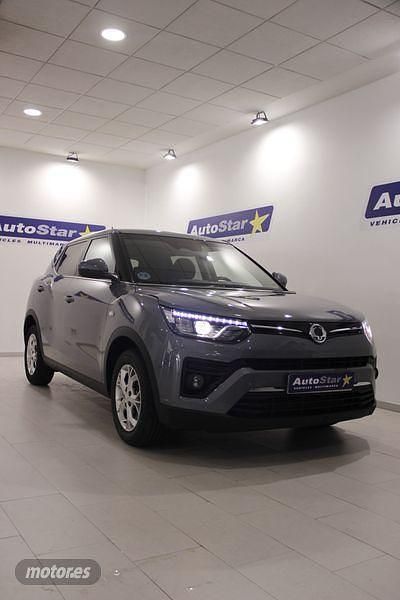 Gris Usado 2023 Ssangyong (KGM) Tivoli SUV | 16.600 € - Imagen 1/4