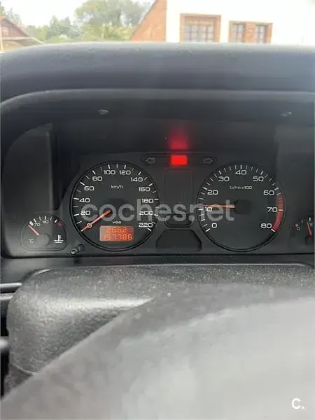 Usado Peugeot 306 75 CV (55 kW) 1998 Rojo Berlina