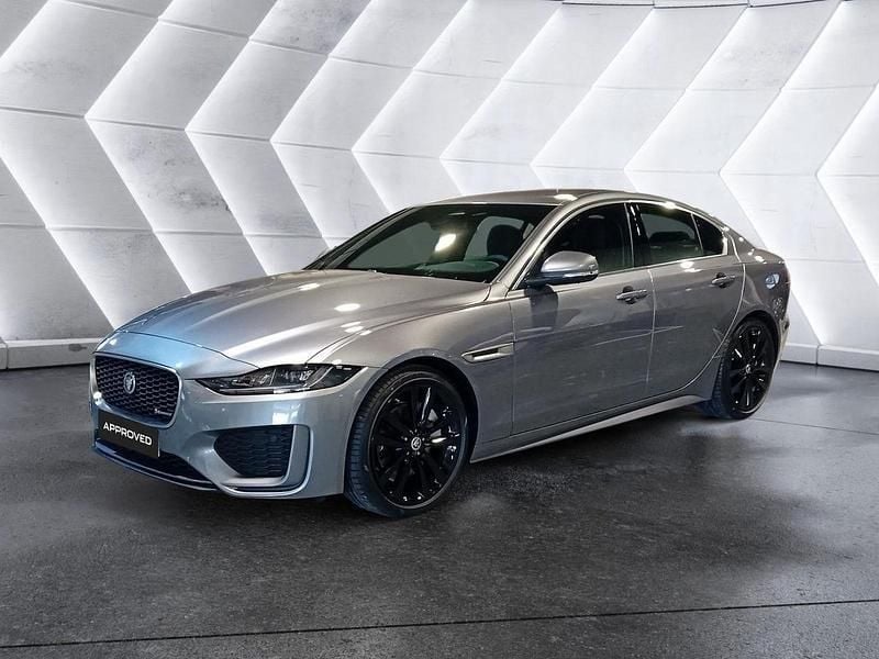 Gris Usado 2024 Jaguar XE R Berlina | 48.900 € - Imagen 1/4