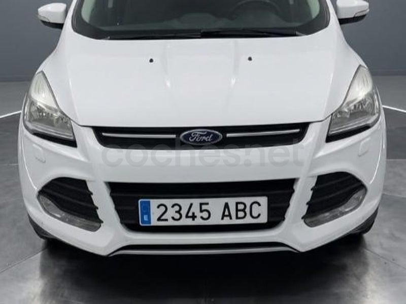 Usado Ford Kuga Trend 120 HP (88 kW) 2015 Branco SUV