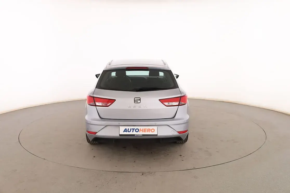 Usado Seat Leon Style 125 CV (91 kW) 2017 Plata Familiar