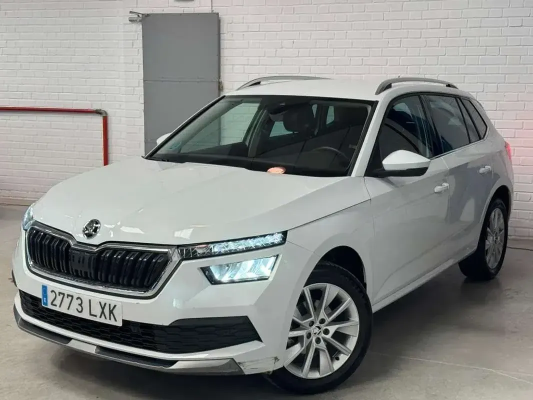 Usado Skoda Kamiq 110 CV (80 kW) 2022 Blanco SUV