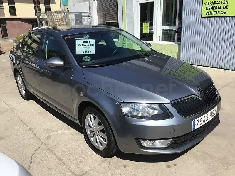 Usado Skoda Octavia Elegance 150 CV (110 kW) 2013 Gris / plata Berlina