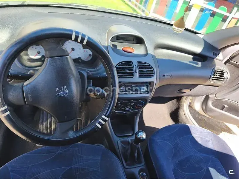 Usado Peugeot 206 75 CV (55 kW) 2004 Gris / plata Berlina