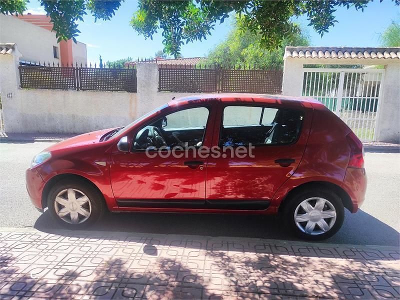 Granate Usado 2009 Dacia Sandero Base Utilitario | 4150 € (Buen precio) - Imagen 1/4
