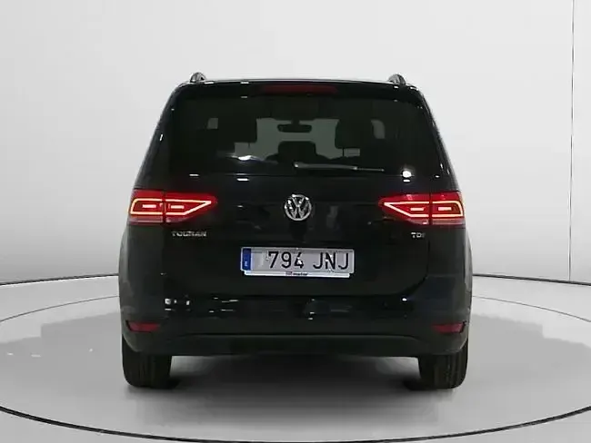 Usado VW Touran Advance 110 CV (80 kW) 2016 Negro Monovolumen