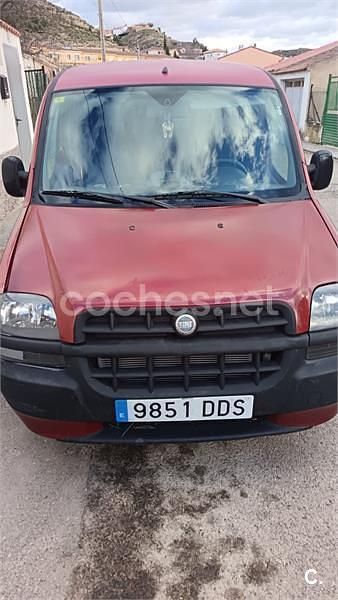 Usado Fiat Doblò Dynamic 105 CV (77 kW) 2009 Rojo Monovolumen