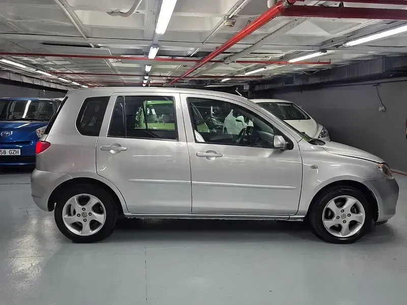 Usado Mazda 2 Active 68 CV (50 kW) 2006 Gris / plata Utilitario