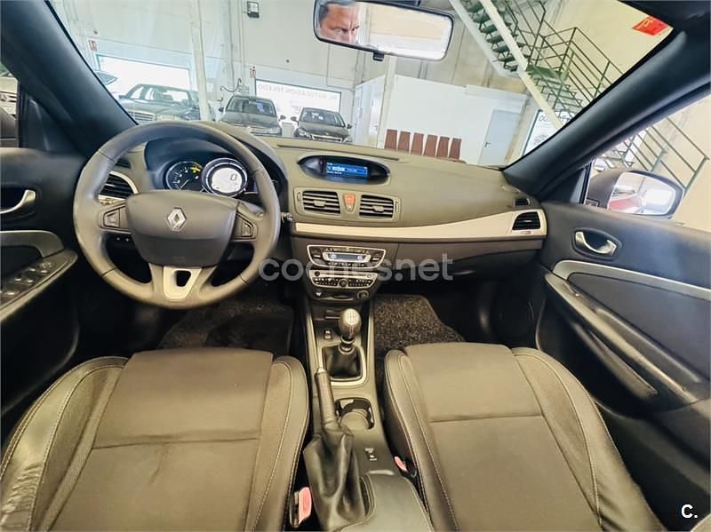 Usado Renault Mégane Cabriolet Dynamique 110 CV (80 kW) 2010 Granate Descapotable