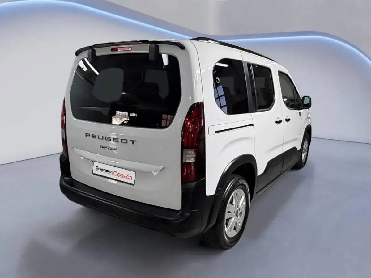 Usado Peugeot Rifter Allure 100 CV (73 kW) 2025 Blanco Monovolumen