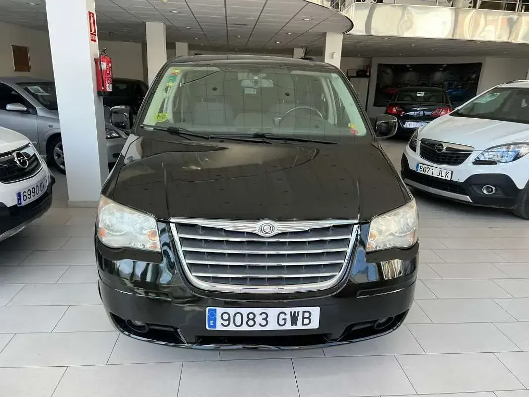 Usado Chrysler Voyager Limited 163 CV (119 kW) 2010 Negro Monovolumen
