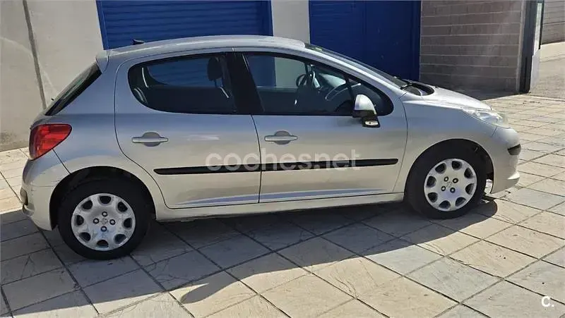 Usado Peugeot 207 75 CV (55 kW) 2008 Gris / plata Berlina