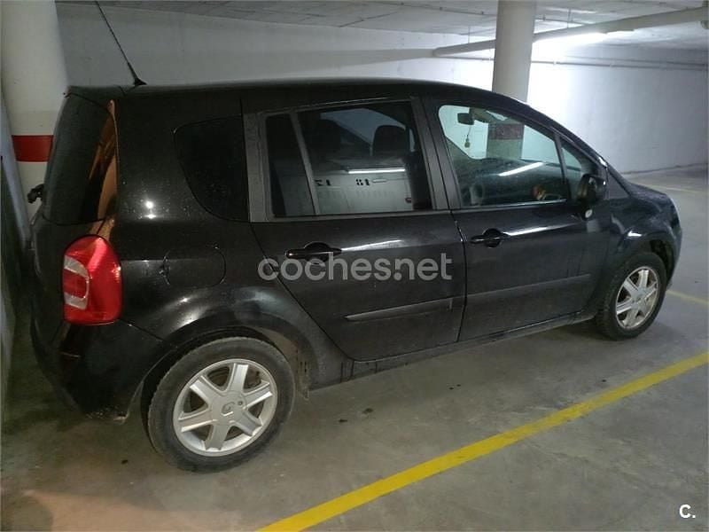 Usado Renault Grand Modus Dynamique 100 CV (73 kW) 2008 Negro Monovolumen