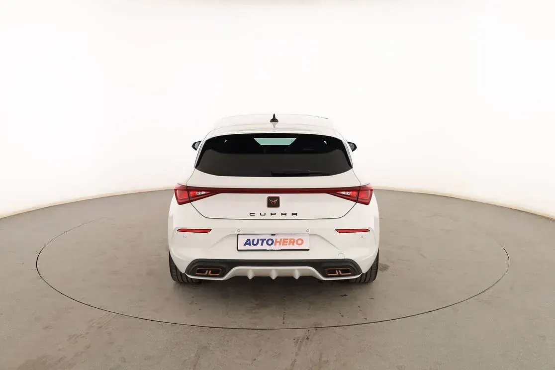 Usado Cupra Leon VZ 245 CV (180 kW) 2024 Blanco Berlina
