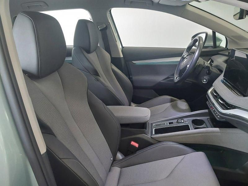 Usado Skoda Enyaq iV 150 kW (204 CV) 2024 Plata árctico metalizado SUV