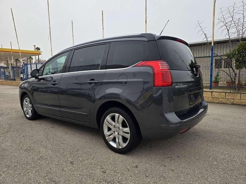 Usado Peugeot 5008 Premium 109 CV (80 kW) 2010 Gris Monovolumen