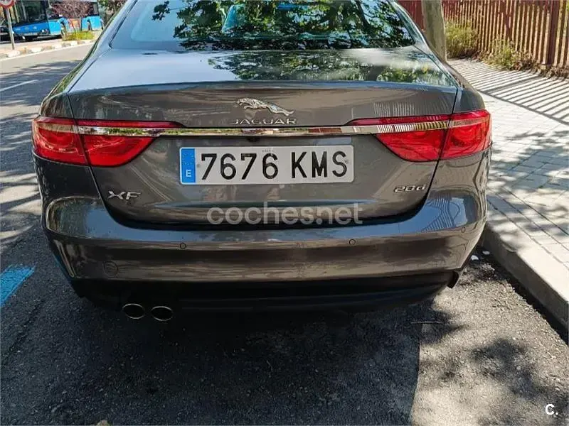 Usado Jaguar XF Prestige 180 CV (132 kW) 2018 Gris / plata Berlina