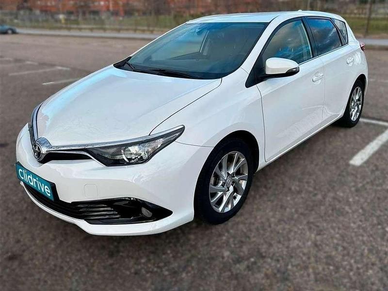 Usado Toyota Auris Active 116 CV (85 kW) 2015 Blanco Utilitario