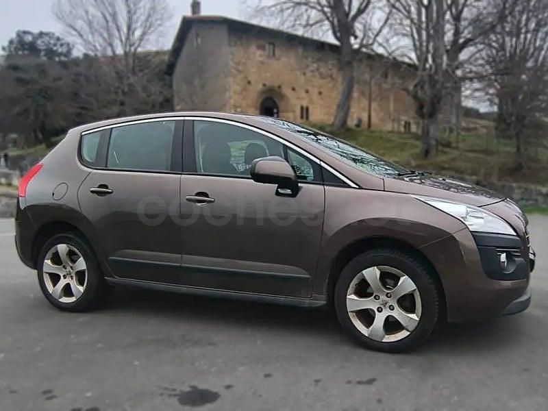 Usado Peugeot 3008 Active 115 CV (84 kW) 2013 Marrón Familiar